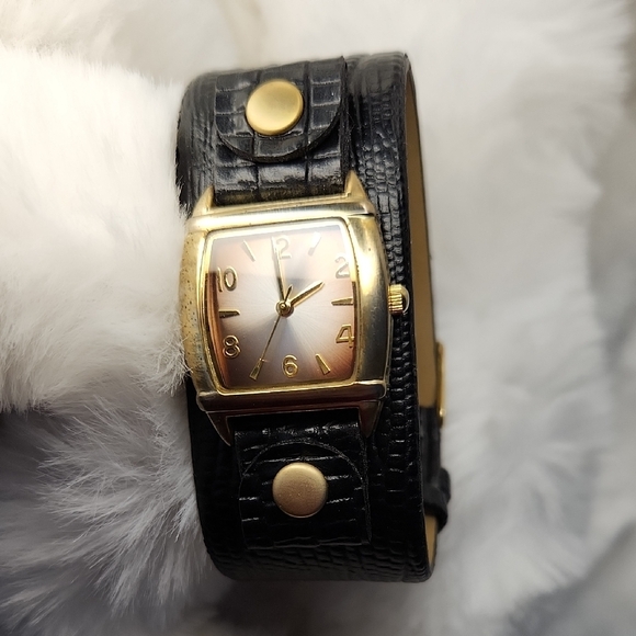 Vintage Gold and Black Women's Watch